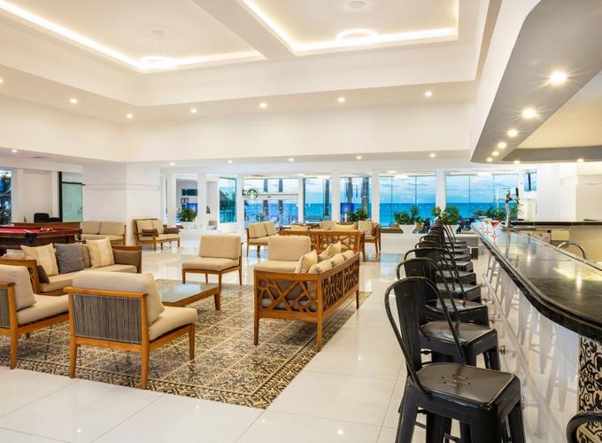 Take a bite Krystal® Cancún Take a bite Krystal® Cancún