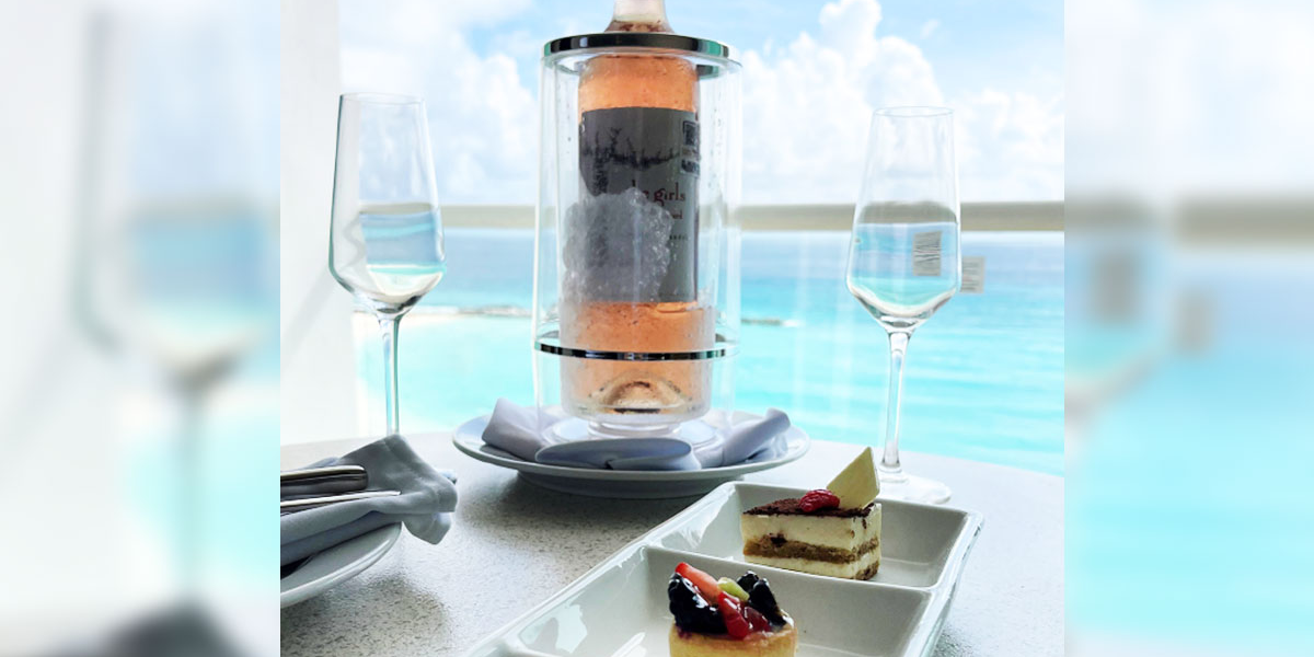 WHITE ZINFANDEL + PETIT FOURS Krystal® Cancún WHITE ZINFANDEL + PETIT FOURS Krystal® Cancún
